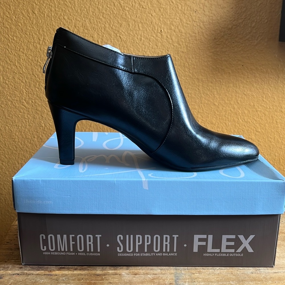 Cute ankle boots with 3in heel